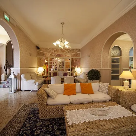 Aquila D'oro Hotel 3*